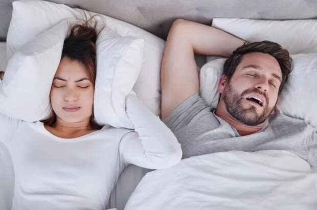 Врач Коновалова назвала тревожные причины храпа