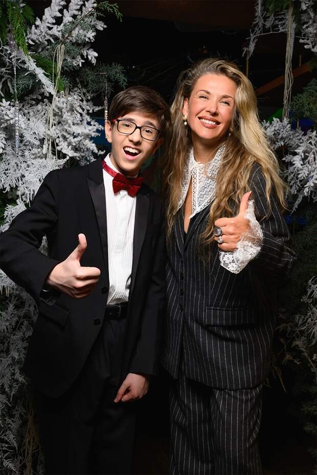 Валерия и Иосиф Пригожин торжественно открыли церемонию по случаю премьеры шоу «Суперпозиция» Валерия и Иосиф Пригожин торжественно открыли церемонию по случаю премьеры шоу «Суперпозиция»