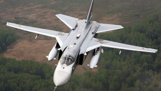 Российский фронтовой бомбардировщик СУ-24. Архивное фото