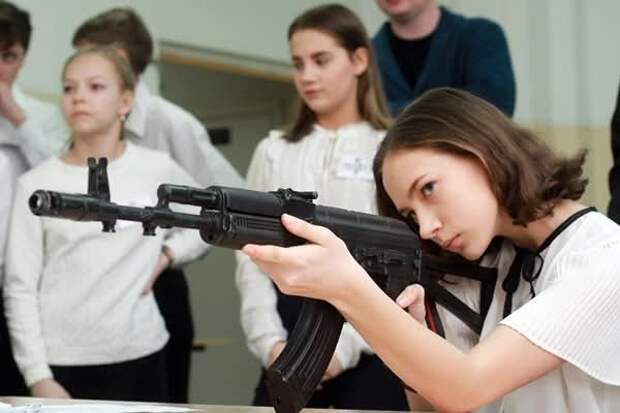 «Аз есьм "Альфа" и "Омега", также - СОБР и ОМОН, мной прикладом бьют с разбега, очень мощный мой патрон!»