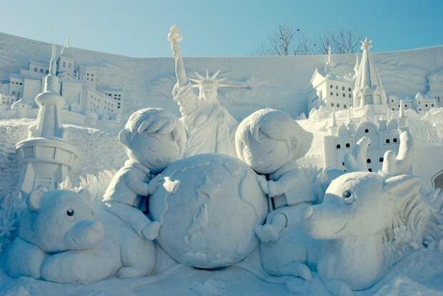 Холодное великолепие: 20 ошеломительных скульптур из снега и льда