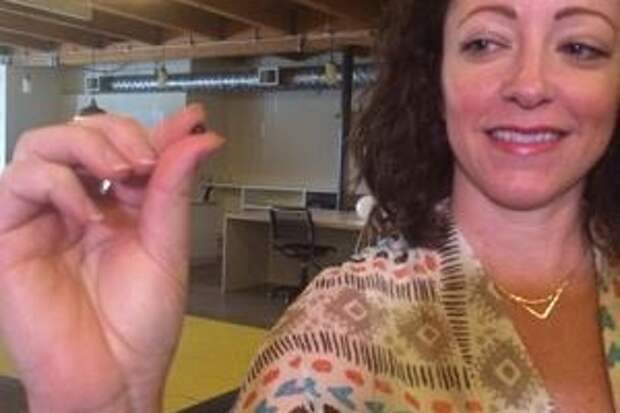 Woman Finds Rare Pearl in Clam Dish