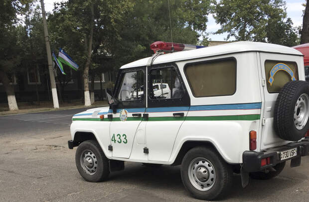 В Узбекистане погибли три человека из-за падения валуна на автомобиль