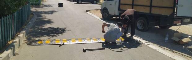 До конца года в Актау установят 700 метров «лежачих полицейских»