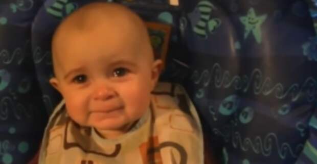 priceless-10-months-baby-crying-with-emotion-when-mother-sings
