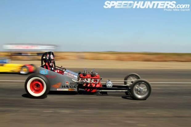 Hot-rod гонки на заброшенном аэродроме в Калифорнии (60 фото)