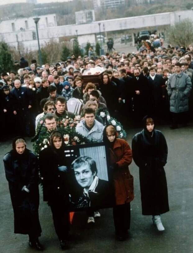 5. Похороны журналиста Дмитрия Холодова. 19 октября 1994 года