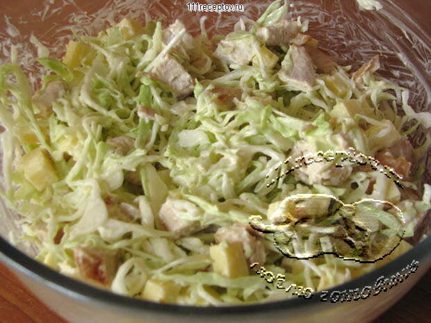 Салат с курицей  и капустой