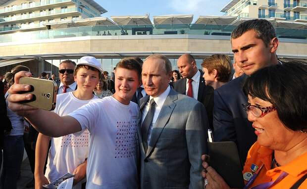 http://static.kremlin.ru/media/events/photos/big/FAdeTi7fsY9LRT2AVl64u2XcyJyagSGZ.jpg
