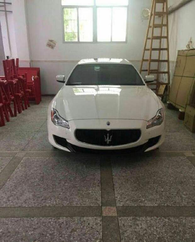 Автомобиль в странном гараже Автомобиль в странном гараже прикол, юмор