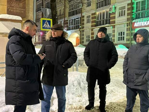 Мэр Александр Новиков устроил ночную инспекцию уборки снега в Смоленске
