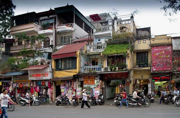 Узкая жизнь Вьетнама: людей пугают дома шире 3 метров