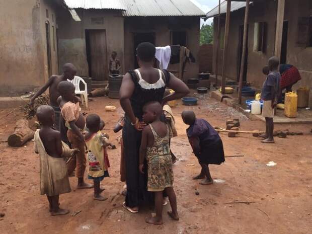 Гений плодовитости из Уганды: 39-летняя мать-одиночка сама растит своих 38 детей в мире, дети, история, люди, маты, многодетная мама