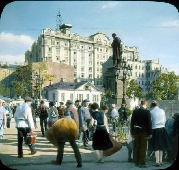 Редчайшие снимки Москвы 1931 года в цвете (77 фото)