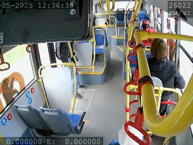 В Рыбинске вандалы украли из новых автобусов пять аварийных молотков