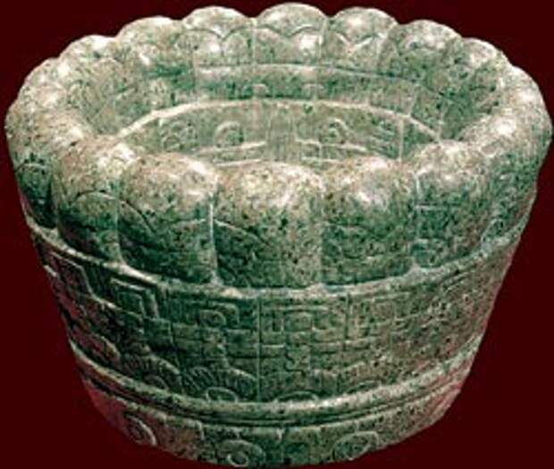 Ацтекский сосуд для сбора жертвенной крови (ок. 1350—1521 годов), которая подносилась статуе божества