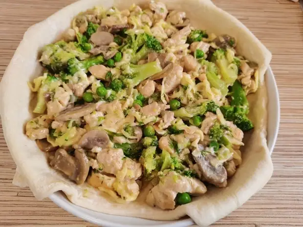 Пирог с курицей и овощами