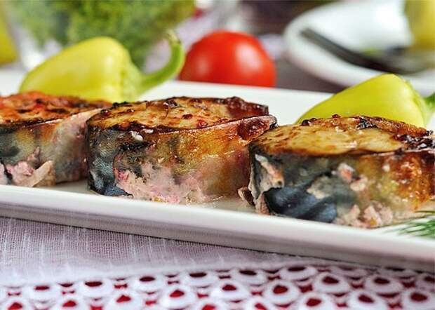 Скумбрия, запечённая с овощами