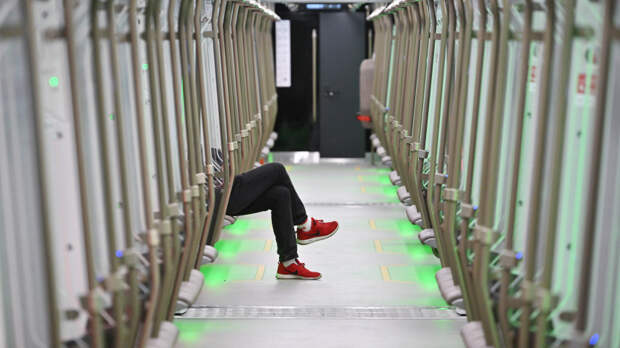 Неопрятный вид под запретом: что грозит пассажирам за грязную одежду в метро