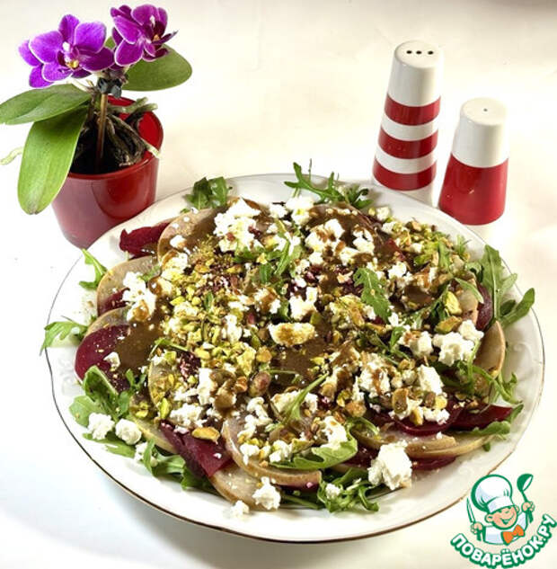 Салат из свеклы и карамелизированной груши