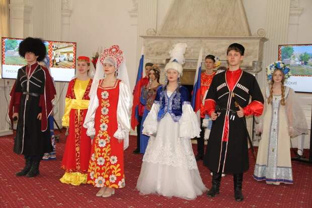 В Ливадийском дворце дали старт Году единства народов России