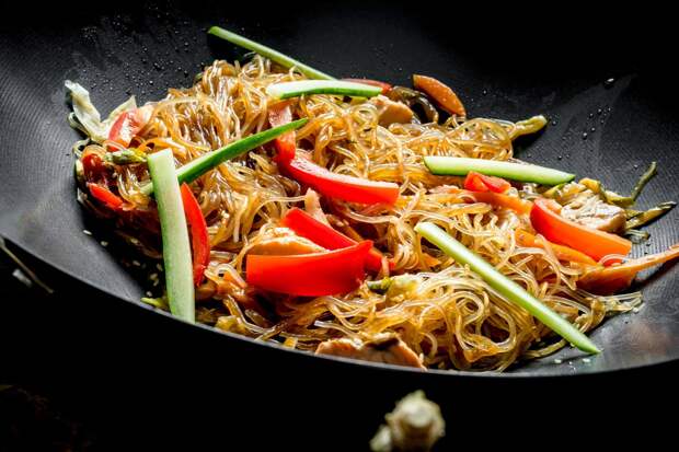 Фунчоза с говядиной «Светофор»: вкусный ужин для всей семьи