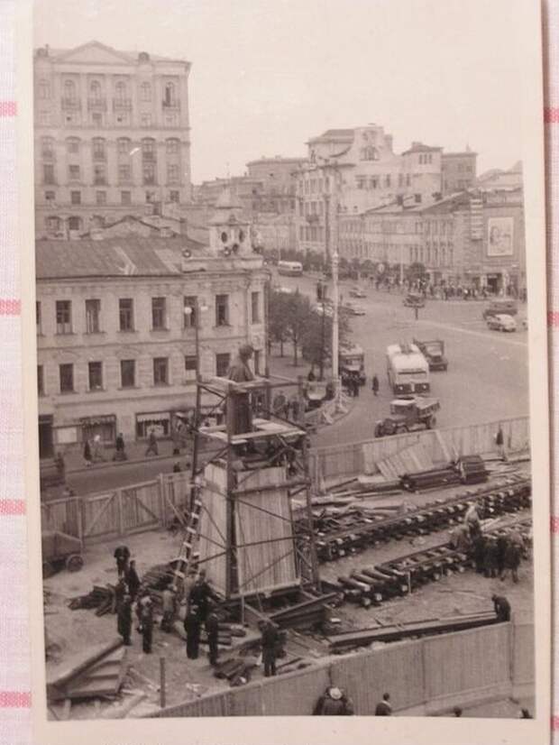 Как раньше передвигали дома в Москве