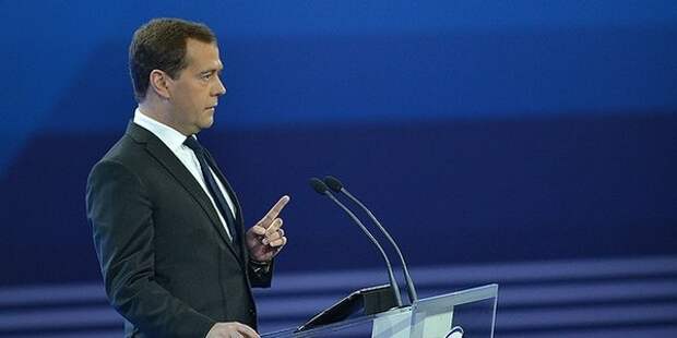 Медведев: страны Запада сами придут и предложат снять санкции
