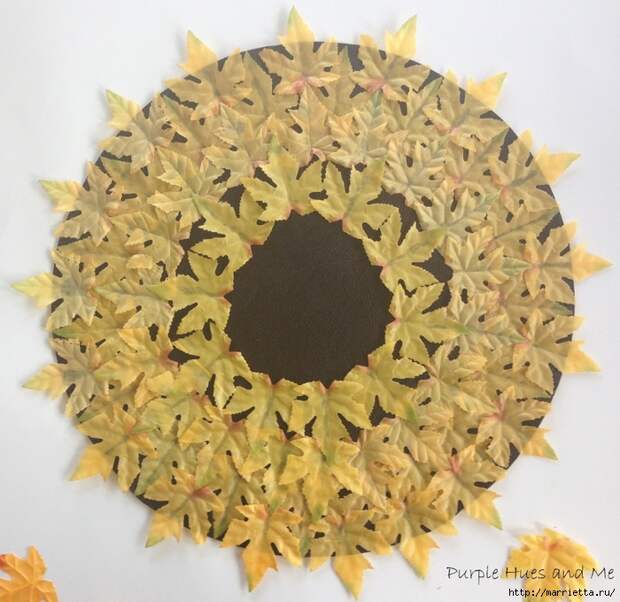 Декоративная салфетка из искусственных осенних листьев (5) (700x680, 344Kb)