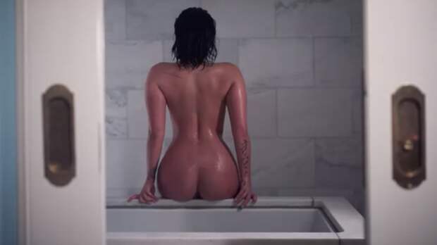 The photos feature Demi nude, without makeup or retouching, looking beautiful as ever.
