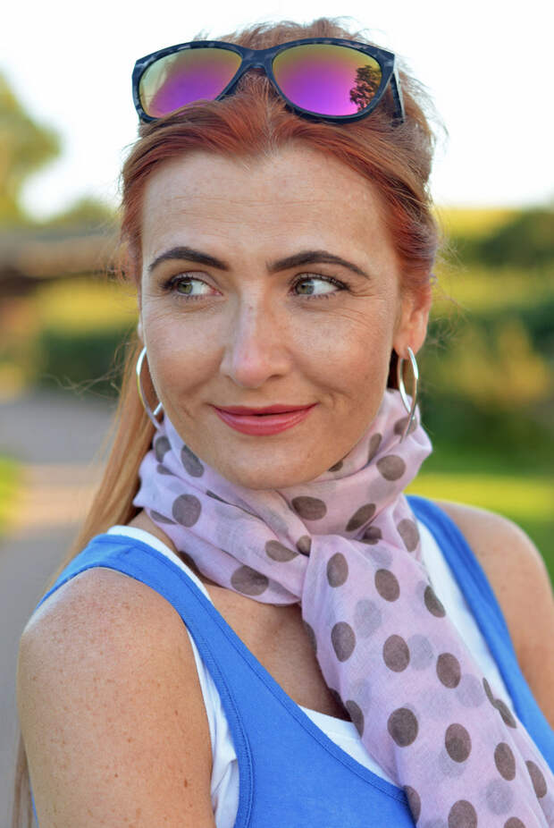 Bright summer colours: Cobalt tank, pink polka dot scarf, mirrored sunglasses
