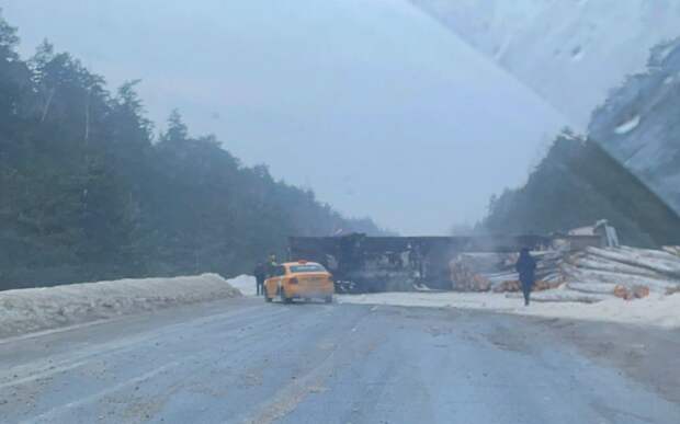 Из-за массового ДТП с фурами под Рязанью перекрыта трасса на Касимов