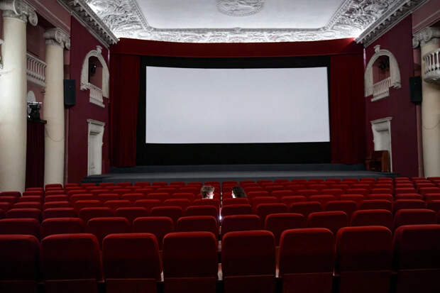 Кинотеатры Петербурга недосчитались зрителей, но не прибыли