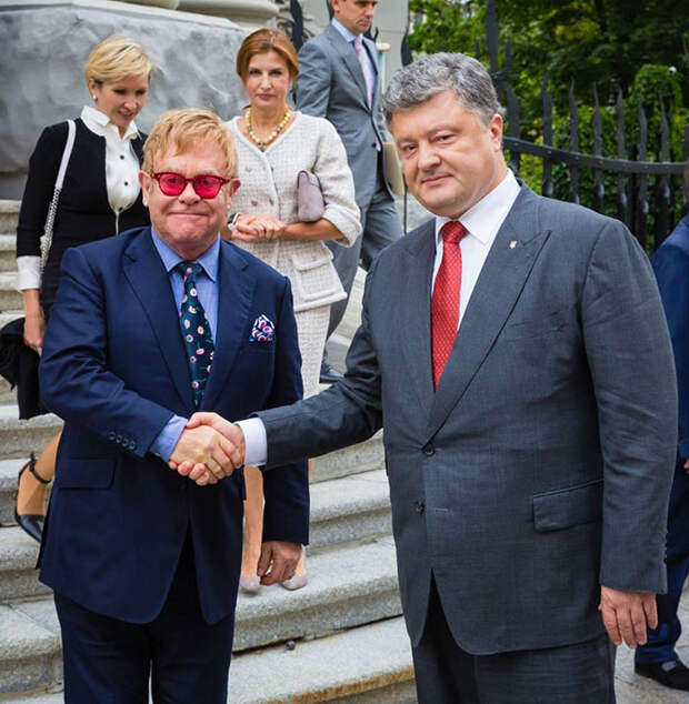 Элтон Джон, Пётр Порошенко