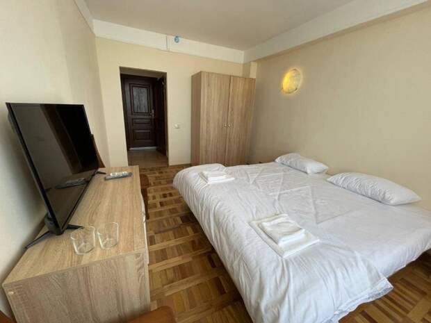Номер в отеле (фото с https://www.booking.com/hotel/xa/apsny-gudauta1.ru.html)