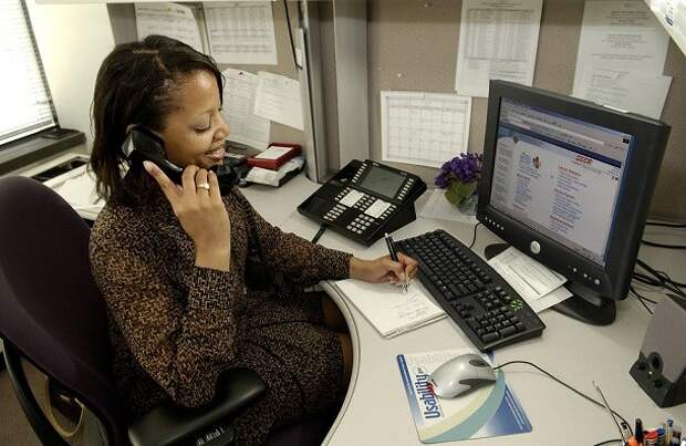 woman-working-at-her-desk-610x397