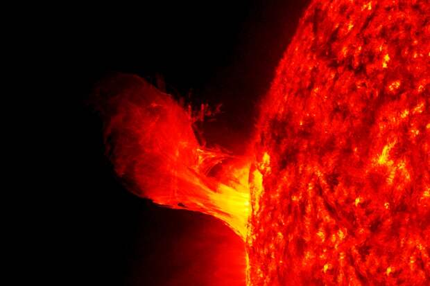 На Солнце произошла мощнейшая вспышка