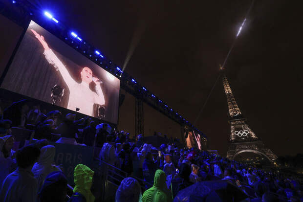 Певица Селин Дион спела на открытии Олимпиады в Париже