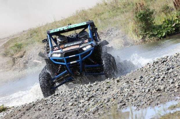 Подмосковное Хотьково было представлено Polaris RZR 1000XP, выступавшим в классе Т3. Александр Мальков и Владимир Романенко достаточно размашисто и эффектно проходили трассу.