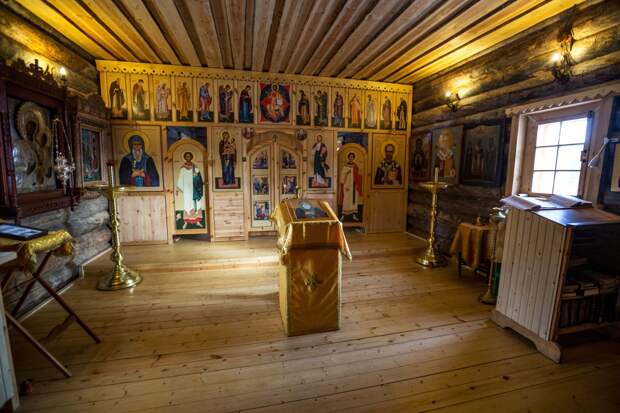 Россиянин снял серебро и золото с образа святителя Николая Чудотворца