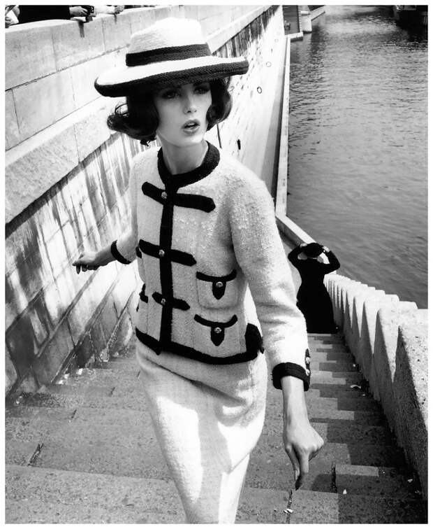 Vogue France, 1960 Photo William Klein.jpg Vogue France, 1960 Photo William Klein.jpg