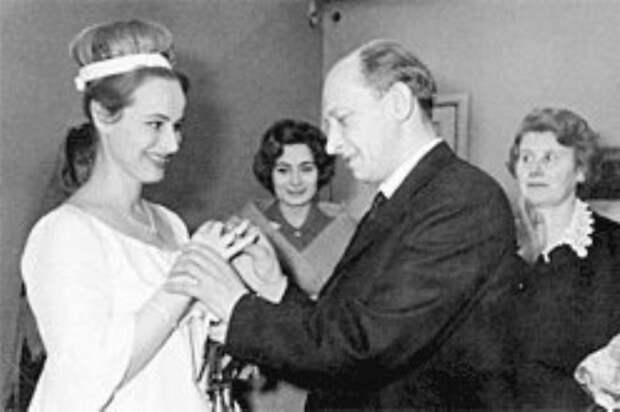 Евгений Евстигнеев и Лилия Журкина, 1966 актеры, звезды, знаменитости, политики, свадьба, эстрада