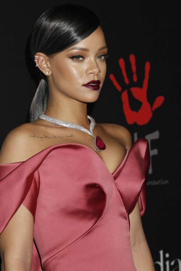 bigstock-LOS-ANGELES-DEC-Rihanna-781362831