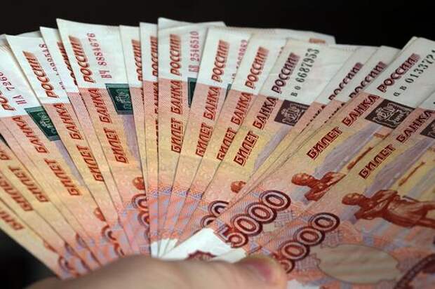 Пенсионерка из Петербурга поверила мошенникам и лишилась 20 млн рублей