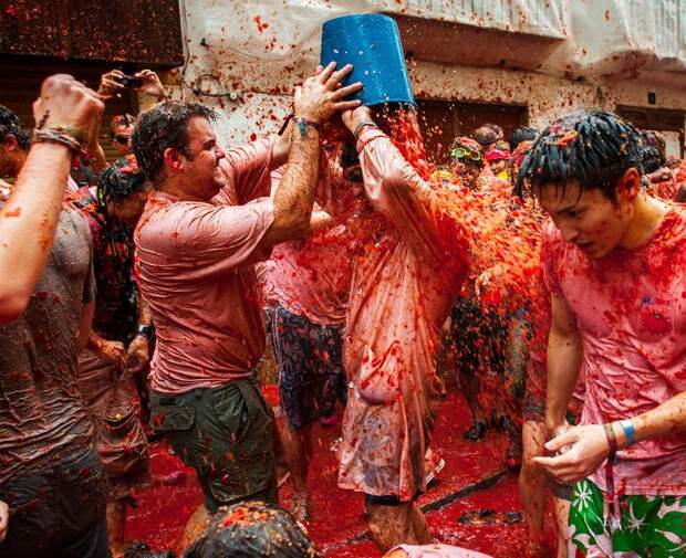 Помидорные бои La Tomatina 2013