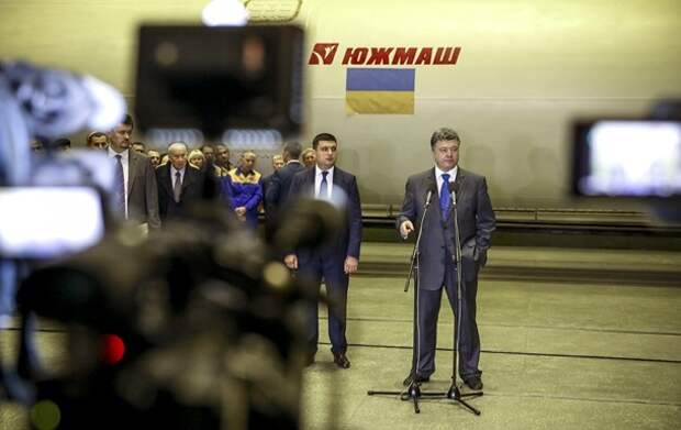 Порошенко пообещал Южмашу оборонный заказ