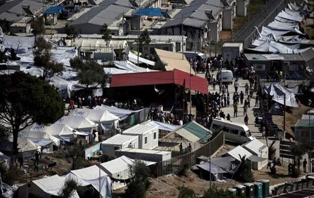 Драка мигрантов в Греции закончилась ранением полицейского