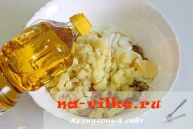 Вкусный и простой деревенский салат в домашних условиях