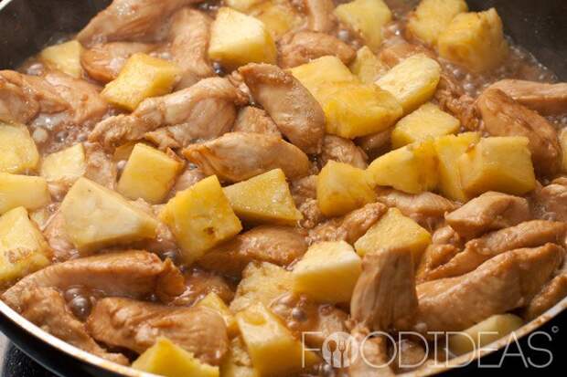 Курица с ананасами