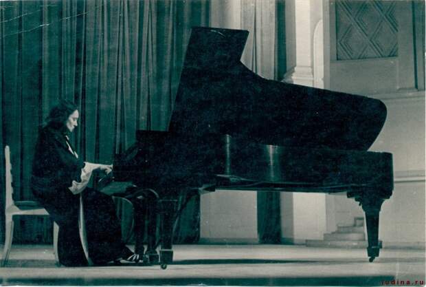Картинки по запросу Любимая пианистка Сталина